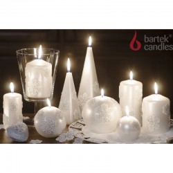 BARTEK-CANDLES Svíčka dekorativní CHRISTMAS SNOW - koule ? 60 mm - Perleť