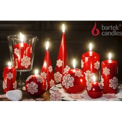 BARTEK-CANDLES Svíčka dekorativní CHRISTMAS SNOW - pyramida 70x70x240 mm - Červená metalíza